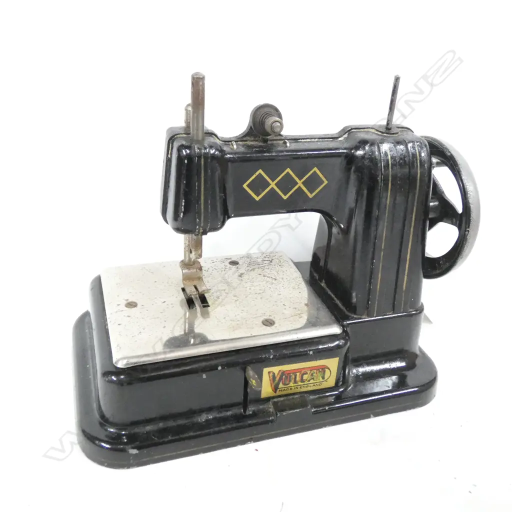 BLACK VULCAN TOY SEWING MACHING L. 190MM Image 1++